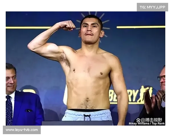 奥蒂兹组合拳逼退卢宾，裁判挥手终止比赛瞬间引爆德州主场